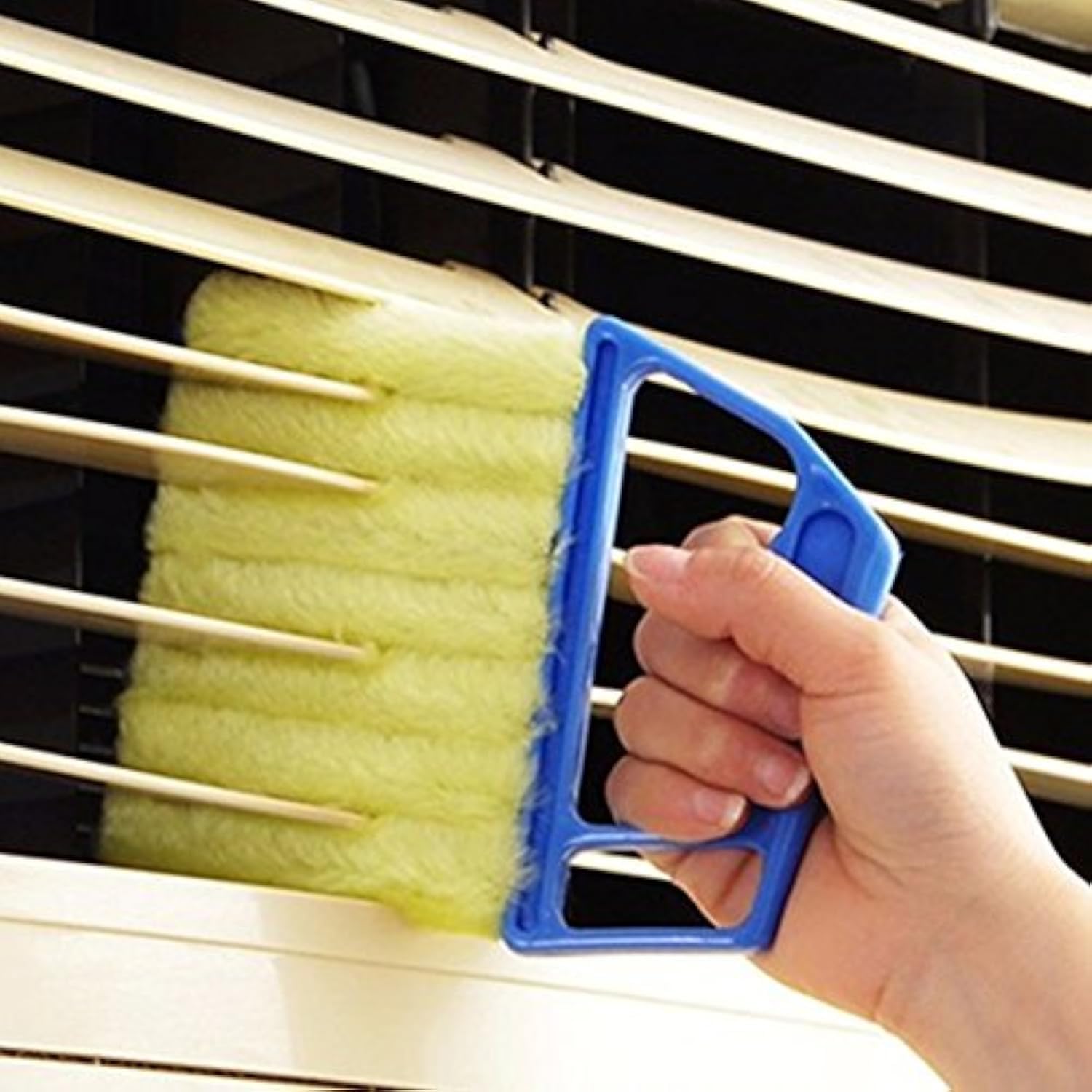 Moonval 7-Slat Cleaning Brush, Microfiber Duster for Blinds, Window Rails & Air Vents