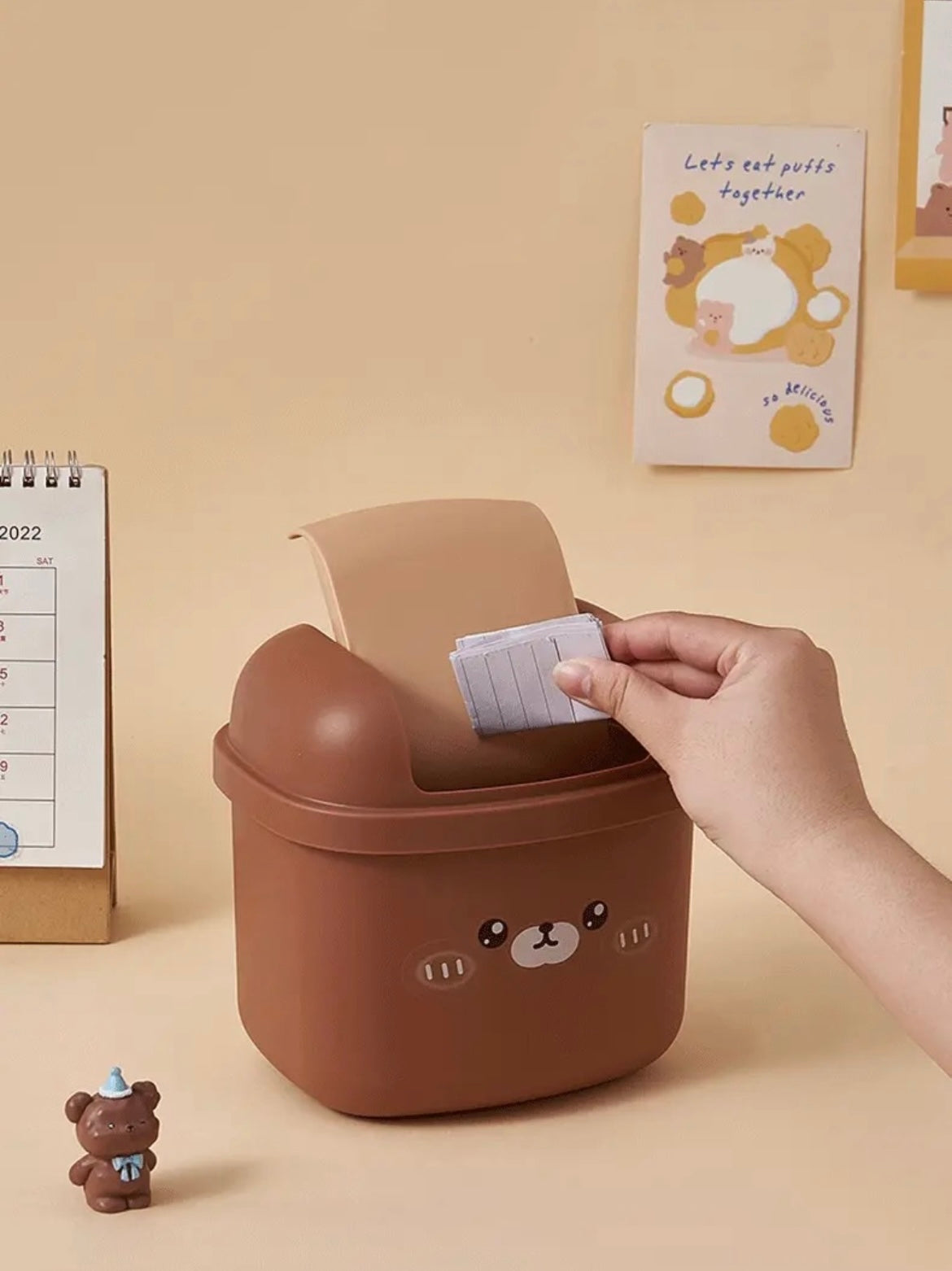 Moonval Mini Bear Desktop Trash Bin, Cute Flip-Top Waste Basket for Office & Vanity