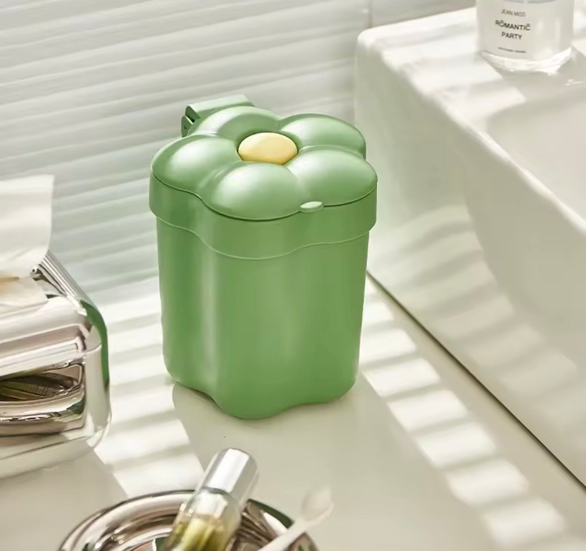Moonval Flower Desktop Trash Bin, Cute Flip-Top Mini Waste Basket for Desk & Vanity