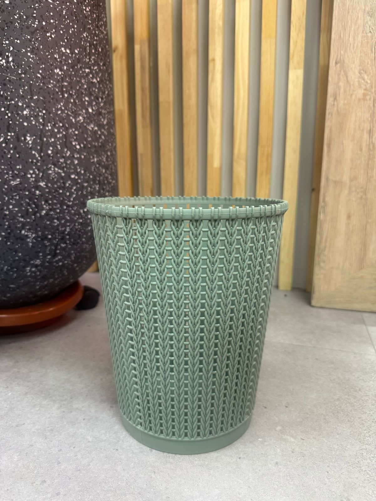 Moonval Knit-Style Waste Basket, Decorative Plastic Trash Can for Bathroom, Bedroom & Office